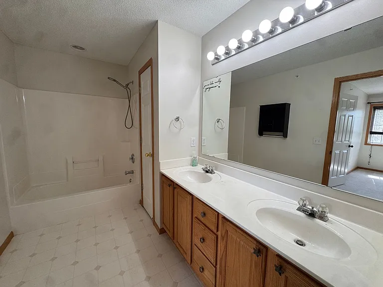 1243 Bergmann Dr — Photo 13