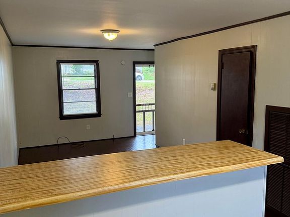5th image of 298 Nichol St APT 3