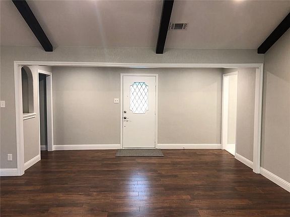 3rd image of 2708 Meadow Grn