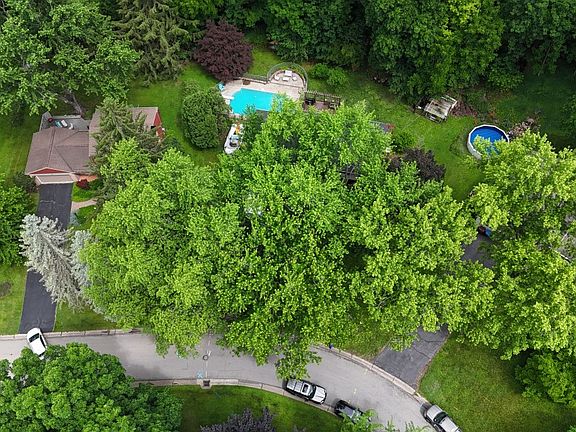 3rd image of 50 Heather Dr