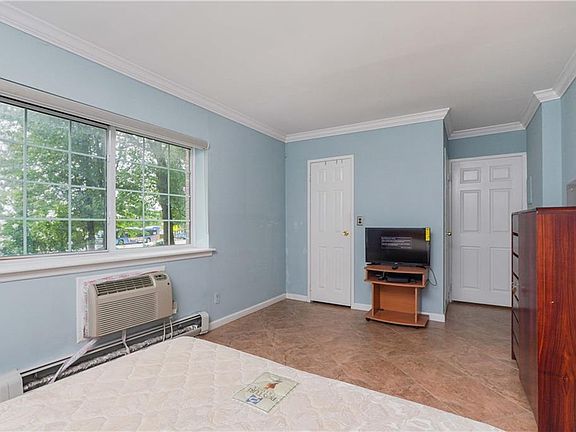 4th image of 2 Elmwood Park Dr APT 102