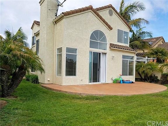 Backyard patio & lawn fenced on 3 sides (not rear)