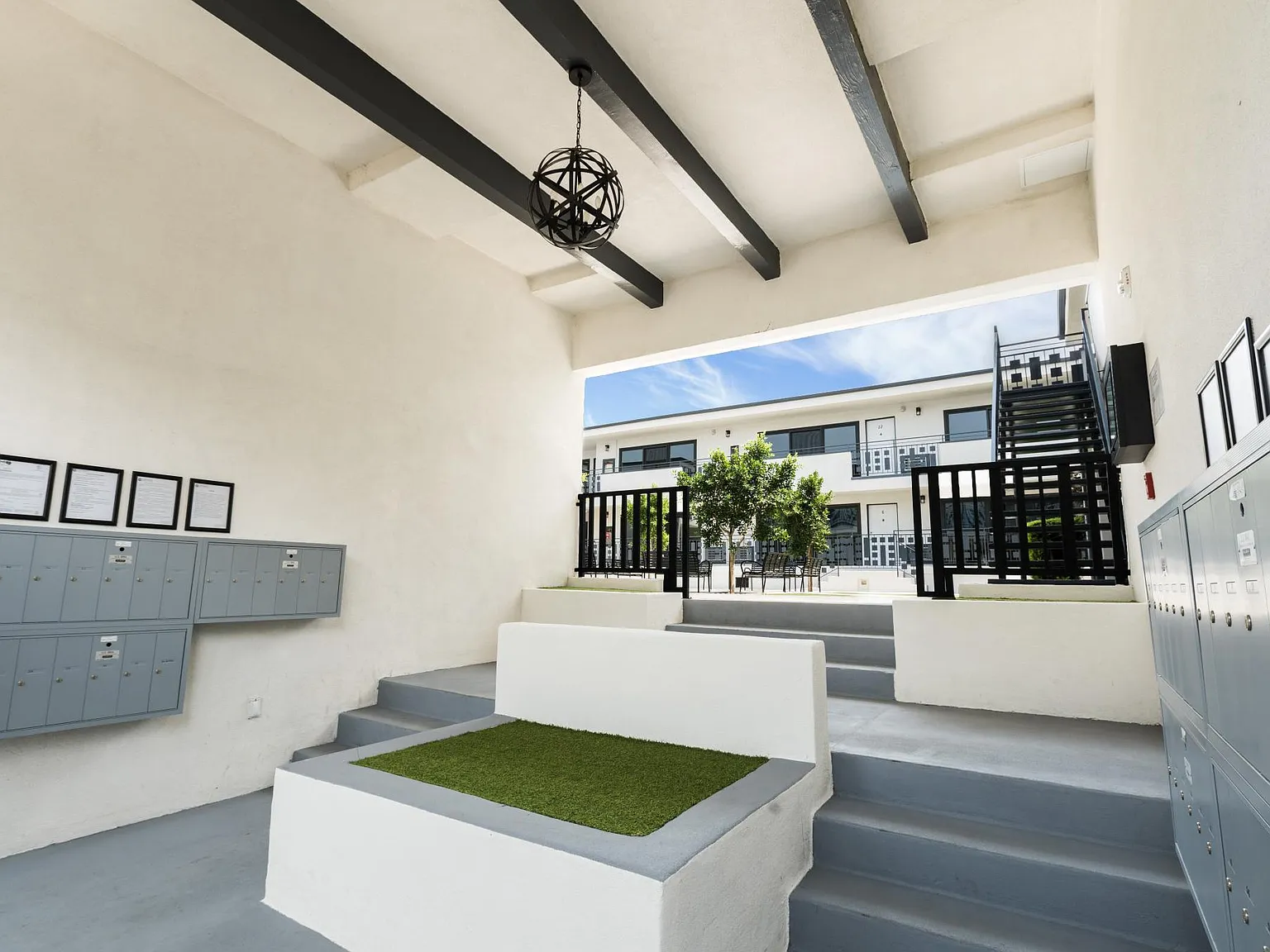 730 S Serrano Ave — Photo 3