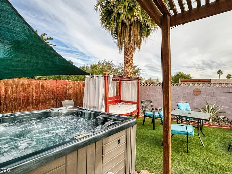 3956 Clear View Dr — Photo 24