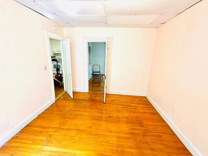 2 bed, 1000 sqft, $1,700 — Photo 2
