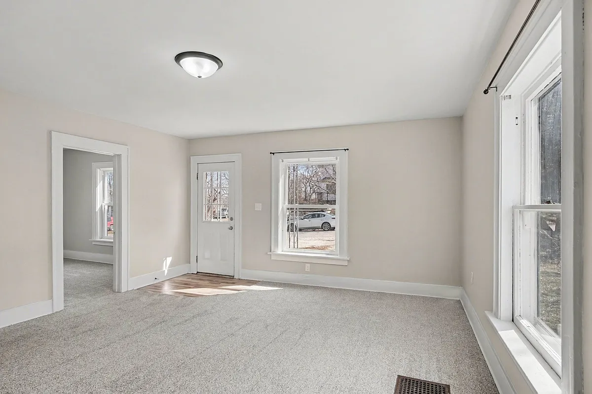 Building Photo - 917 James St #1