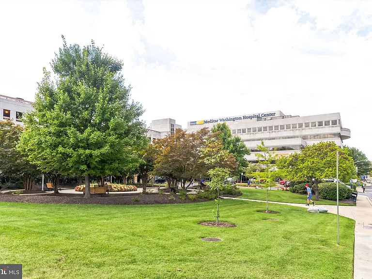2411 N Capitol St NE #B — Photo 33