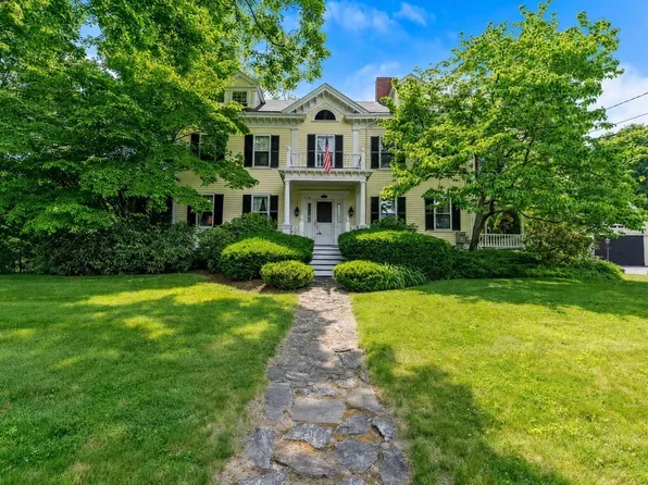 11 Concord Rd, Wayland, MA 01778