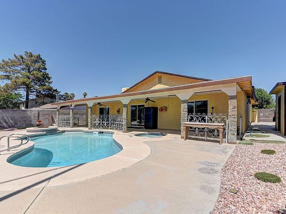 3rd image of 4553 Balfour Dr
