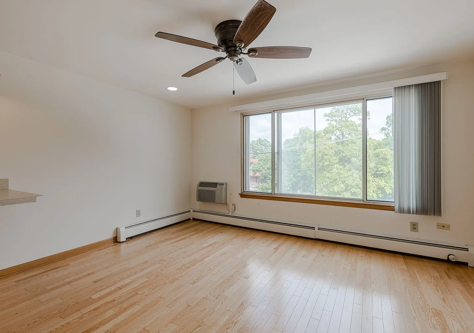Chicago Place Apartments — Photo 4