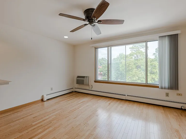 Chicago Place Apartments — Photo 5