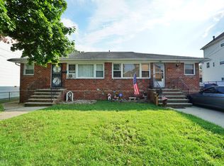 210-214 Dongan Hills Ave, Staten Island, NY 10305