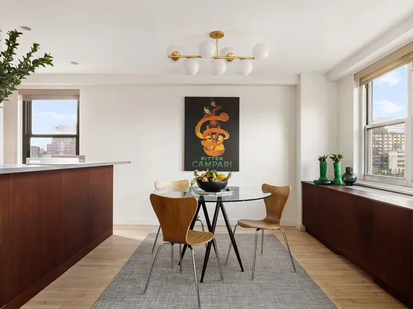 360 West 22nd Street image 5 of 15