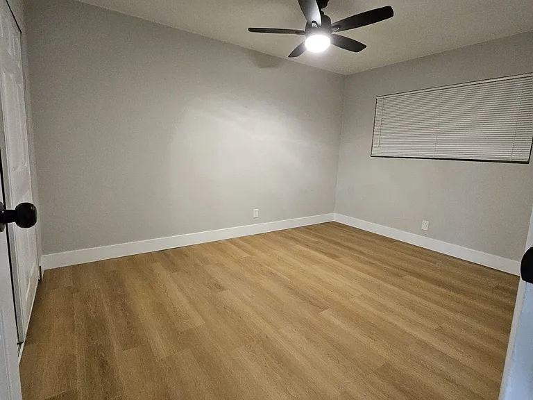 2512 Tulip Ln — Photo 2