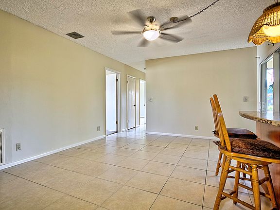 5th image of 601 Greenwood Dr