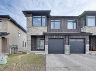 840 Clapham Ter, Ottawa, ON K2S2N8