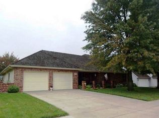 6446 SW Golf View Dr, Topeka, KS 66614