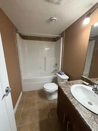 3 bed, 1.0 bath, $1,400 — Photo 4