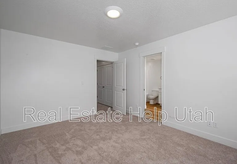 281 W 1150 N — Photo 26