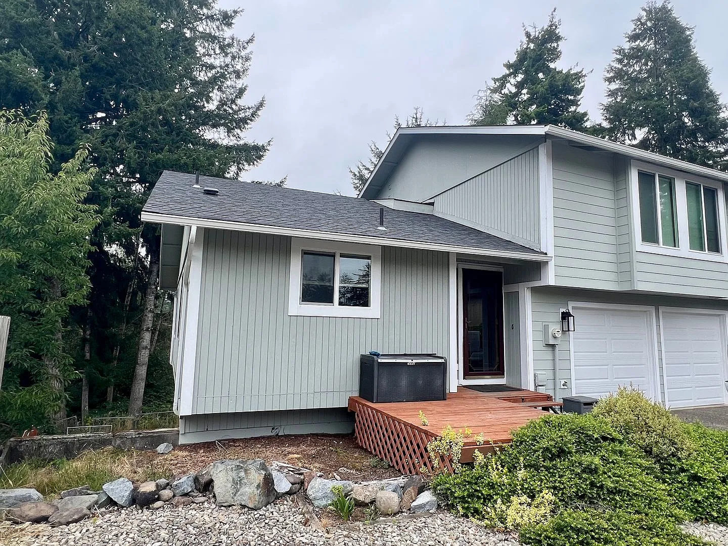 Spacious 4-Bedroom Home in Reedsport — Photo 2