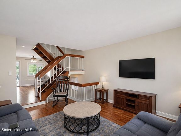 3rd image of 17 Elson St
