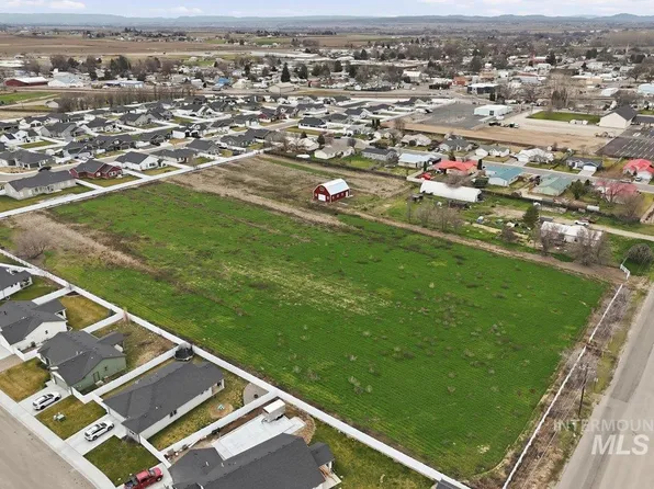 2015 E 1st St, Fruitland, ID 83619