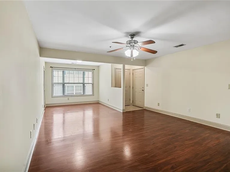 708 Madison Ln SE — Photo 6