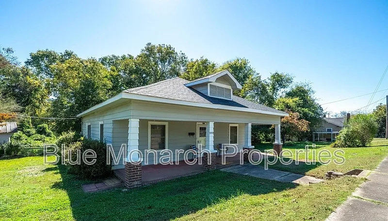 3 bed, 1.0 bath, 1650 sqft, $1,700 — Photo 3