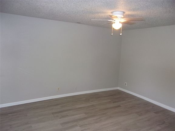 5th image of 606 Huckleberry Ln