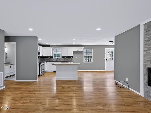 4th image of 25 Tanglewood Dr