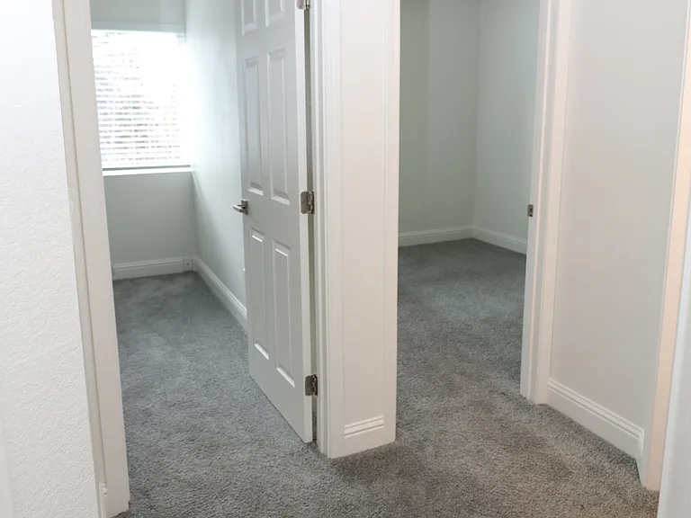 Cedarwood Apartments — Photo 27