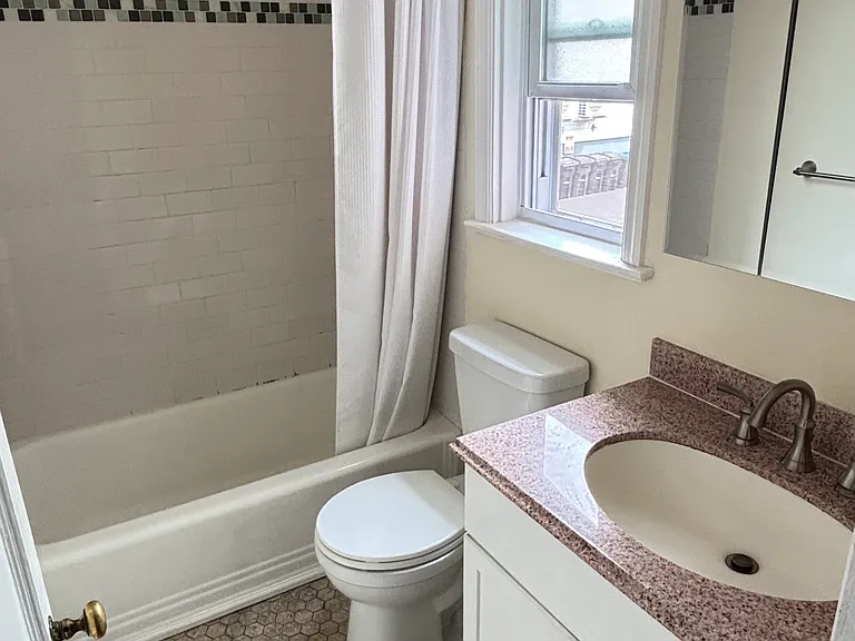 12 Laurel St #B1 — Photo 6