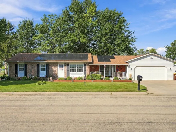 307 Locust St, Lena, IL 61048