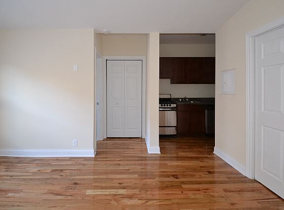 5th image of 536 W Arlington Pl APT 211