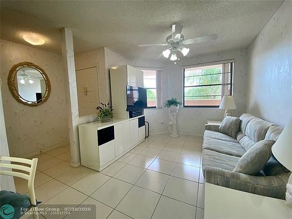 4th image of 7565 Fairfax Dr #305
