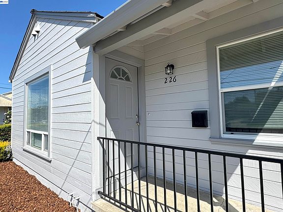5th image of 226 Bristol Blvd