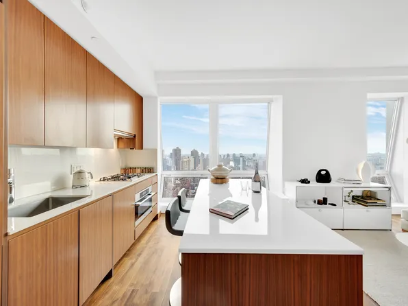 400 Fifth Avenue image 3 of 11