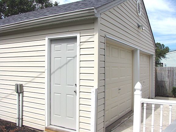 Large Garage w/Electric Service