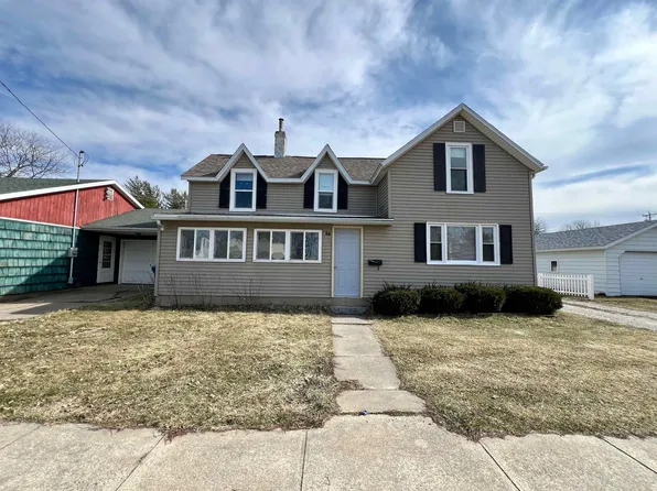 754 N Cedar St, Monticello, IA 52310