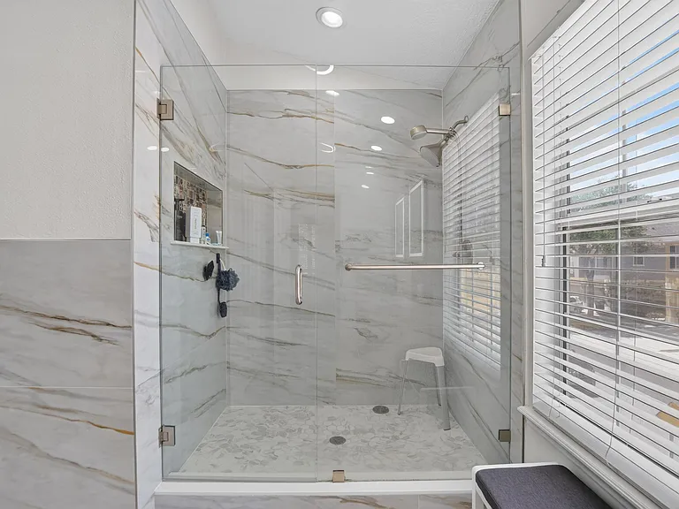 6746 Breezy Palm Dr — Photo 16
