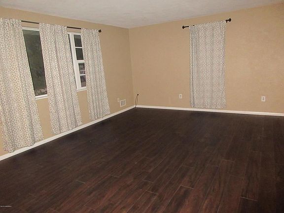 3rd image of 311 Thomas Dr