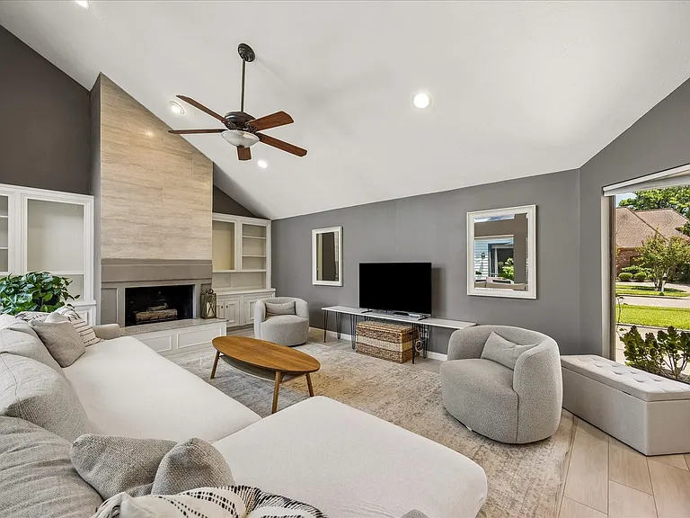 11646 Manor Park Dr — Photo 2