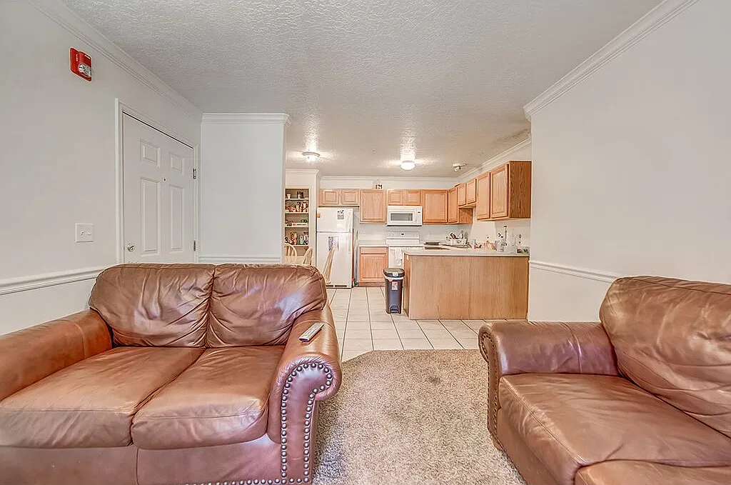 4 bed, 1056 sqft, $539 — Photo 3