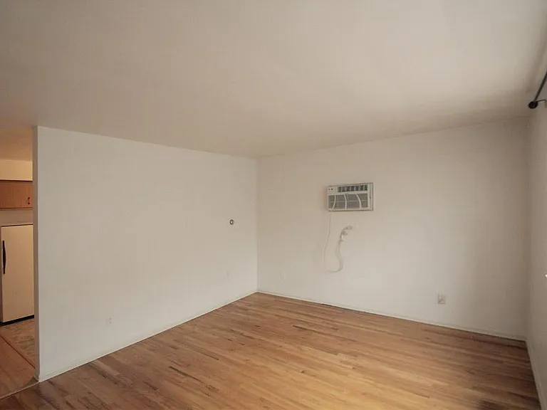 426 Franklin Ave #24 — Photo 8