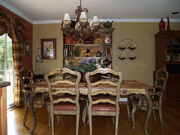 3rd image of 70 Townsend Dr