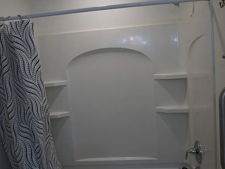 Upstairs bathroom tub/shower