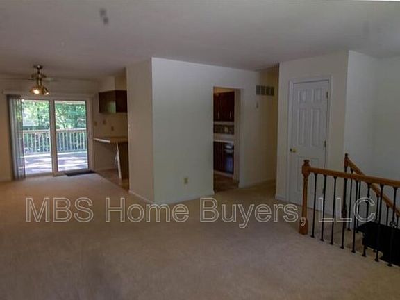 4th image of 10 Gary Glen Dr