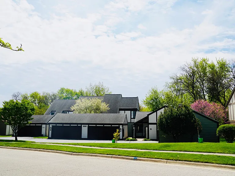 1303 Kingsridge Ct #D — Photo 34