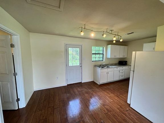5th image of 617 E 22nd St