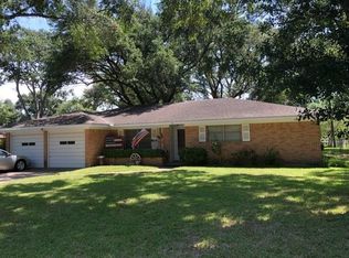 753 N Fowlkes St, Sealy, TX 77474